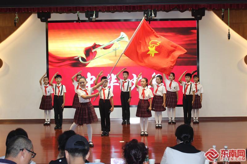 新西兰总理：六名国防部队人员将加入国际联